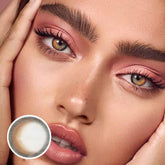 Lentilles de contact de couleur marron surlignées