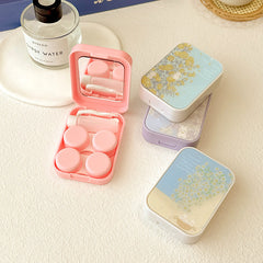 Zee van bloesems gekleurd contactlens.