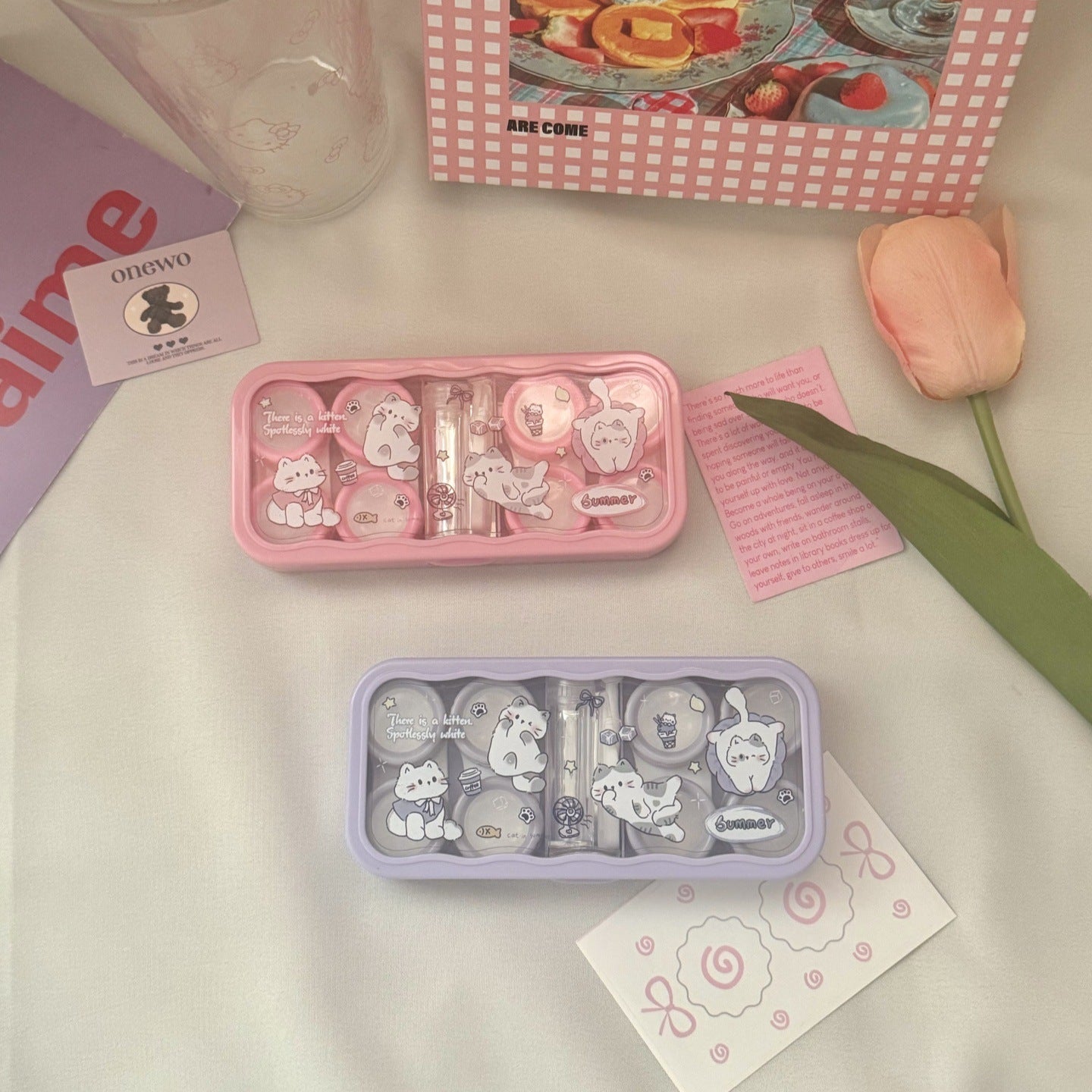 Zomer met katten gekleurde contactlens.