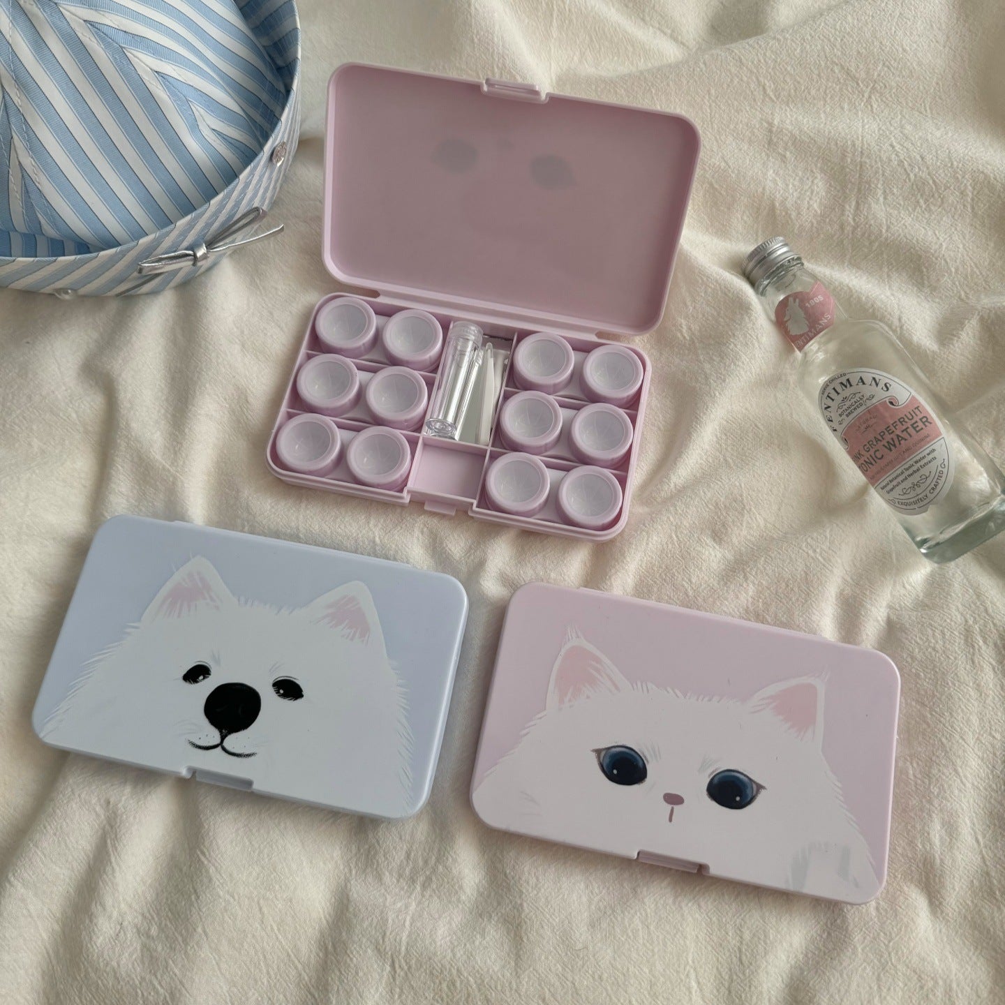 Kitten puppykop gekleurde contactlens.