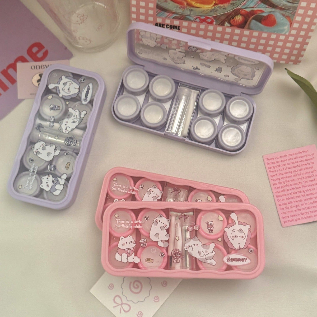 Zomer met katten gekleurde contactlens.