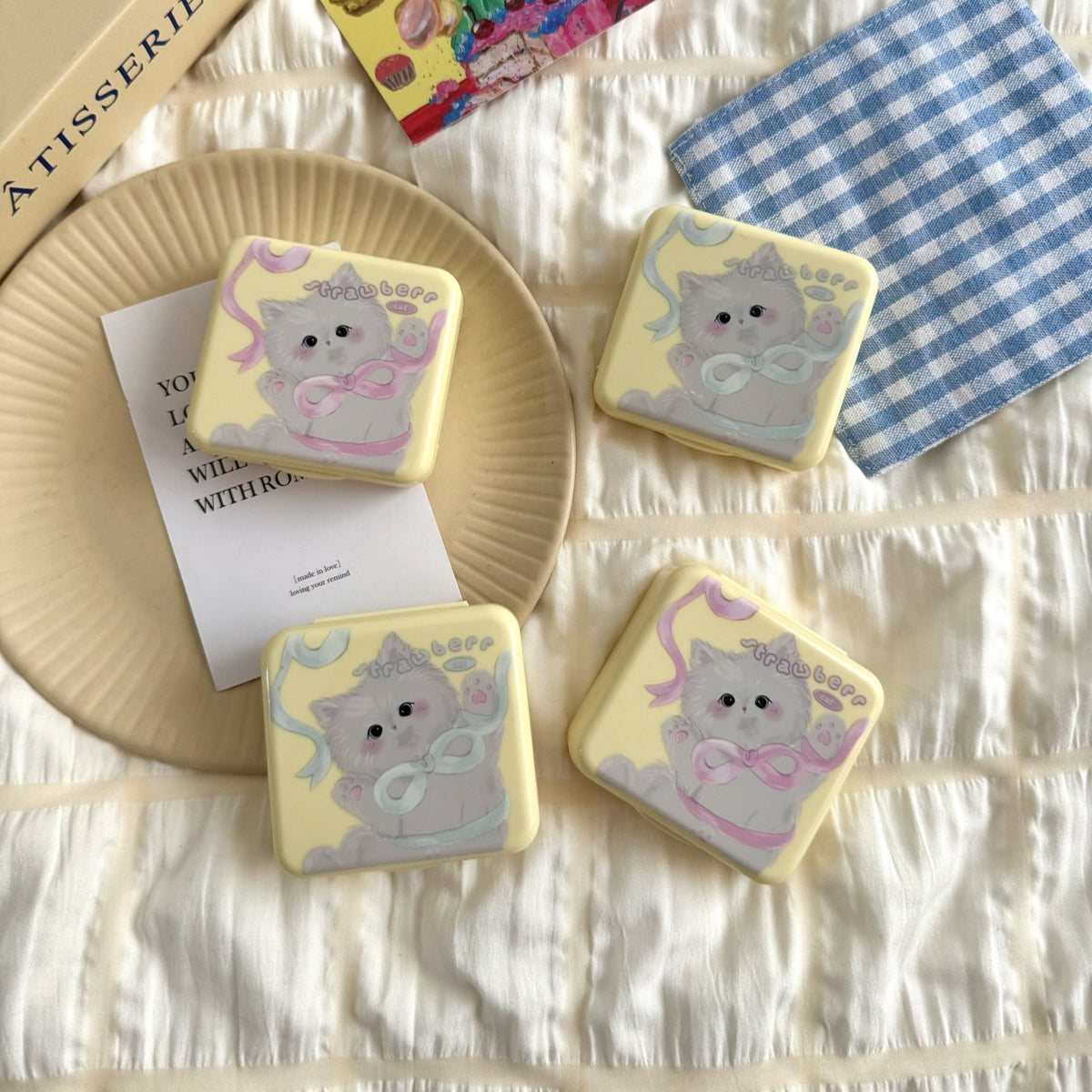Butter Yellow Bow Kitten spalvotas kontaktinių lęšių dėklas